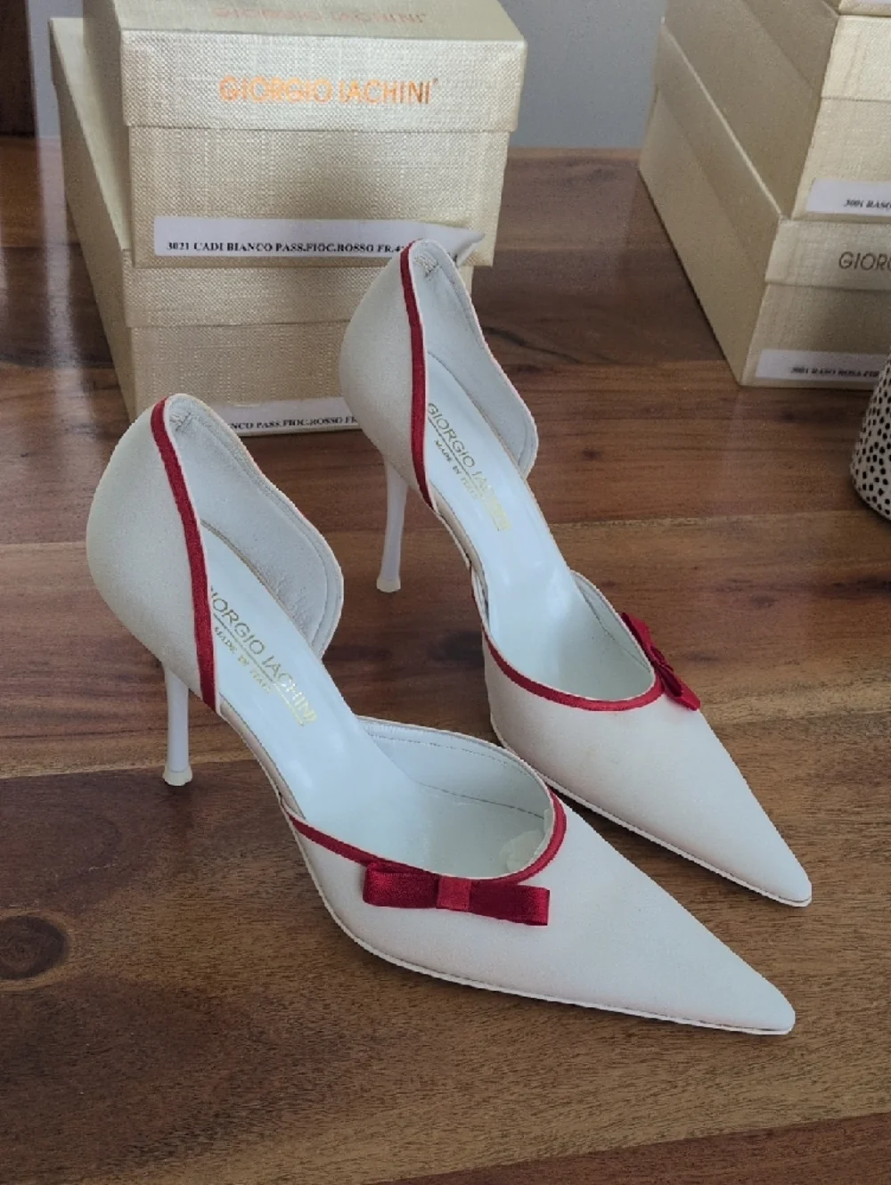🆕 White Pointed Toe Slingback Pumps with Pink Trim